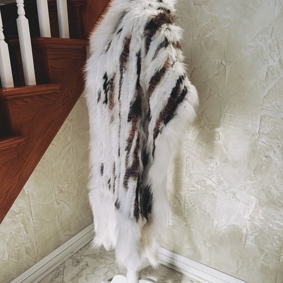 NWT Fox and Raccoon Wrap 180" x 40" - Picture 5 of 6